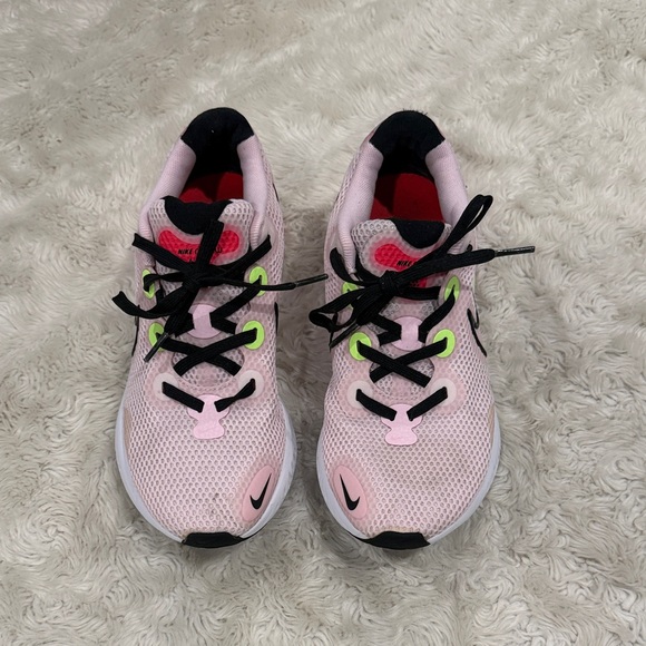 Nike Renew Run sneakers in Pink Foam Womans Athletic Running shoes Size 7.5 - Picture 2 of 6